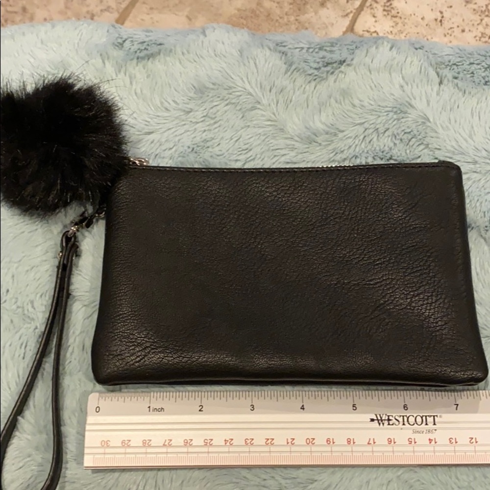 Express clutch with pompom